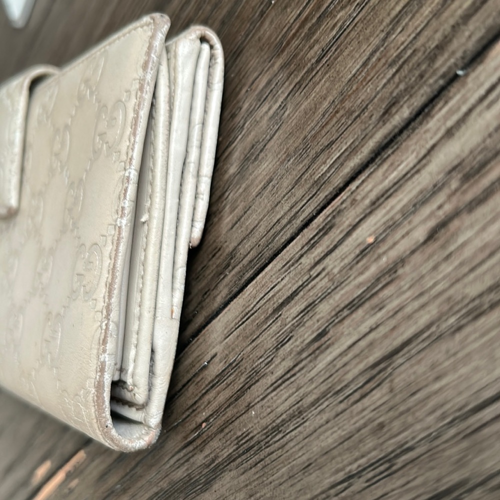 GUCCI Ivory Guiccissima Leather Wallet - Picture 3 of 16